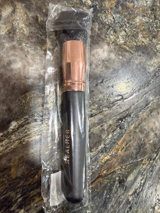 RealHer

"Perfectly Imperfect" Vegan Brush
 NWT - Picture 3 of 7